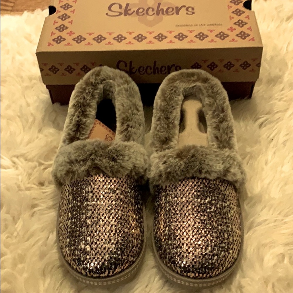 COMFORTABLE CHIC
